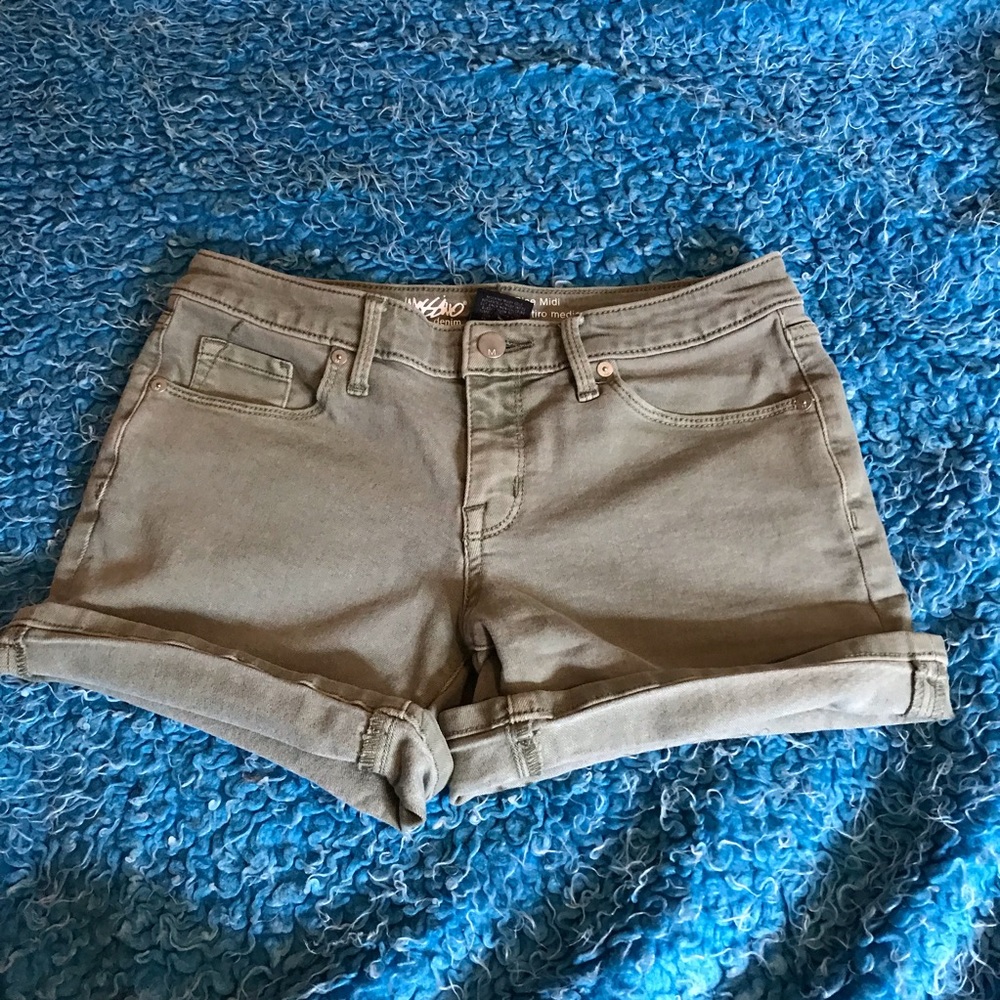Green stretchy safari shorts